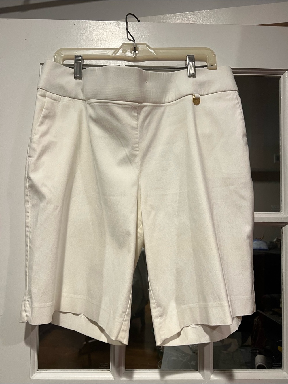 Ellen Tracy White Pull-On Bermuda Shorts with Front Pleats